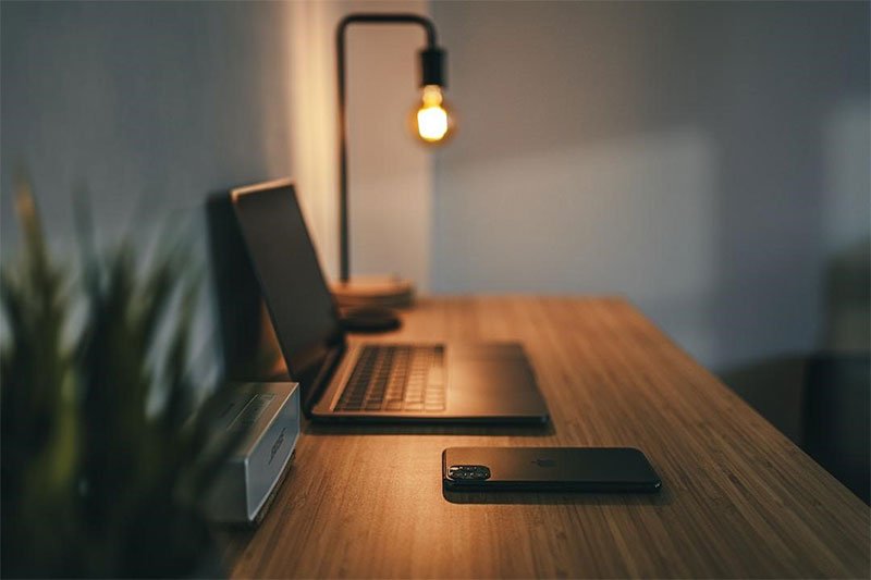 laptop-on-desk
