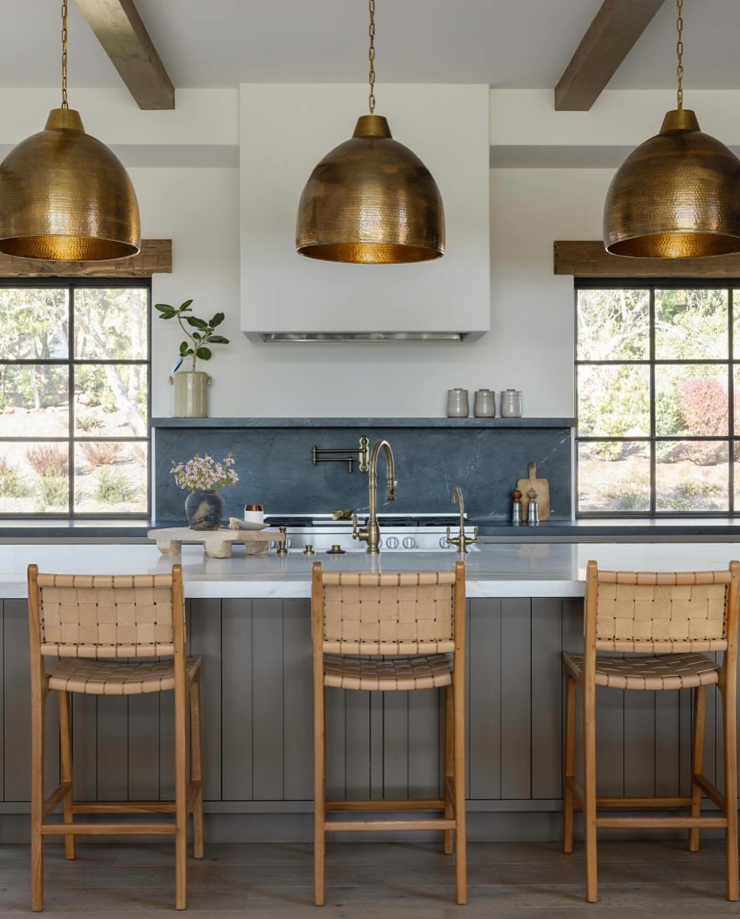 A single, extra-large fabric drum pendant with a diffuser over a large rectangular kitchen island.